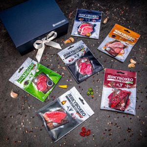 Giftboxeo ajándékdoboz (királykék) – Tele szárított hússal (jerky)