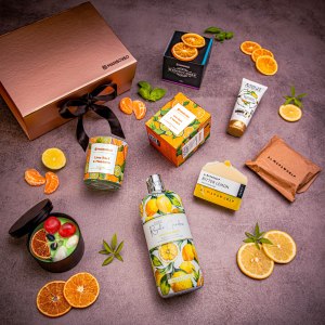 Giftboxeo ajándékdoboz (rózsaarany) – Citrus és verbéna kozmetikumokkal