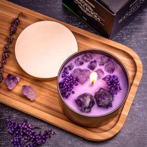 Egyedi díszítésű gyertya óndobozban, intenzív illattal – Lavender 200 g